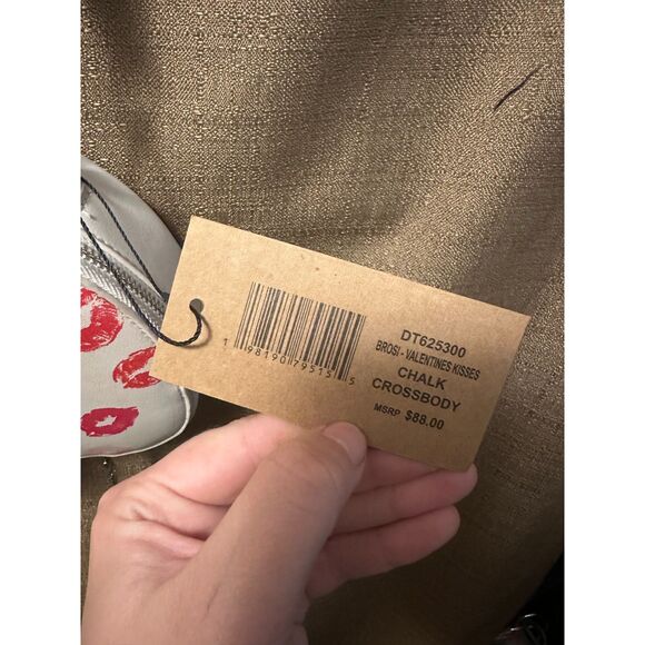 NWT Steve Madden Brosi Valentines Kiss Chalk Cross Body  Limited Edition - Picture 5 of 8